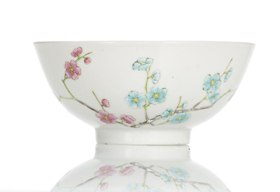 <b>'Famille rose'-Schale mit Prunuszweig und Gedicht</b>