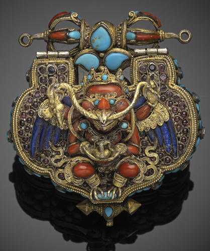 <b>A GOLD-PLATED SILVER AMULET BOX WITH STONE TRIM</b>