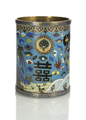 <b>Zylindrischer Cloisonné-Pinselbecher mit Drachendekor</b>
