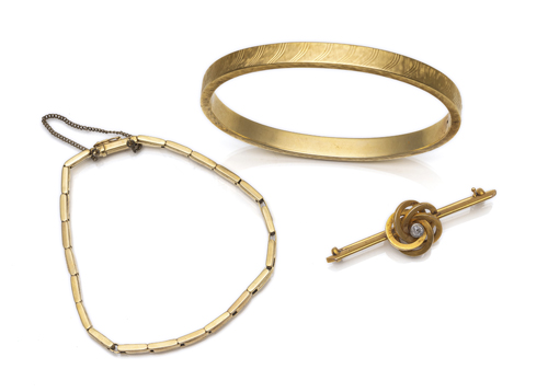 <b>Armreif, Armband und Brosche</b>
