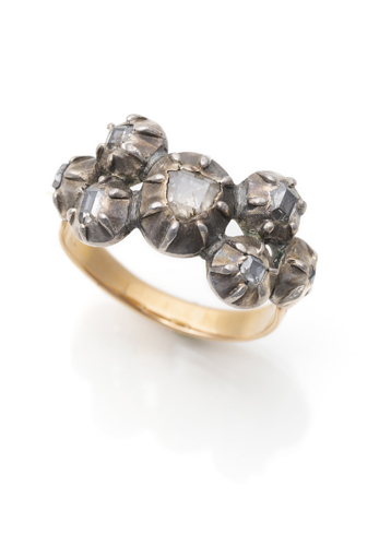 <b>Ring mit Diamanten</b>