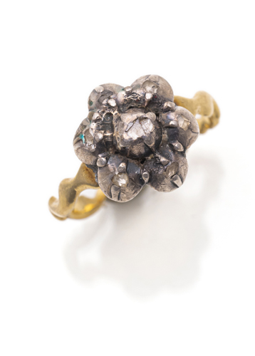 <b>Ring in Blumenform</b>