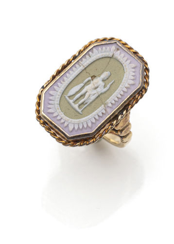<b>Ring mit Porzellanplakette</b>