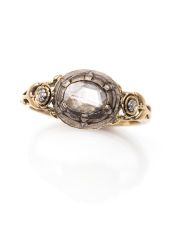<b>Ring mit Diamanten</b>