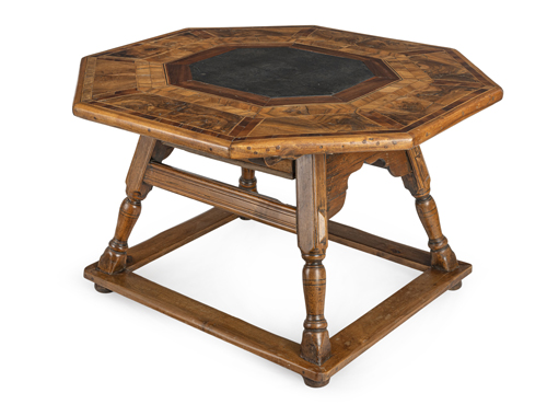 <b>Schragentisch</b>