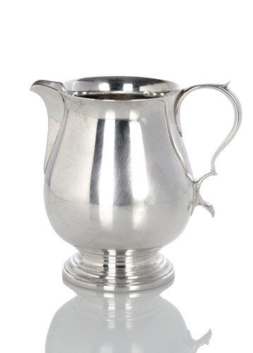 <b>Wasserkanne aus Silber</b>