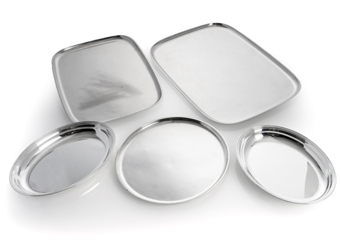 <b>Drei Tabletts und zwei ovale Schalen</b>