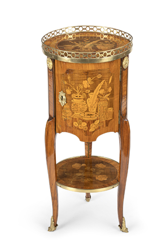 <b>Feiner Louis XV Beistelltisch</b>