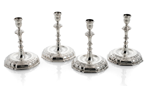 <b>ENTFÄLLT Seltenes Set von vier barocken Kerzenleuchtern mit Wappen des Clemens August von Bayern - Fürstbischof von Köln</b>