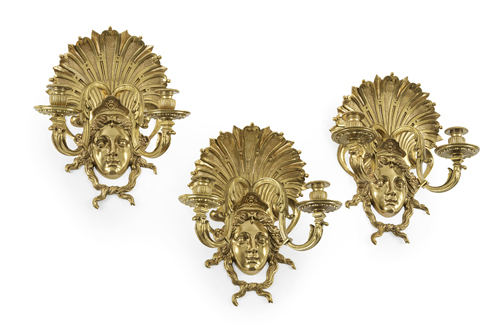 <b>Satz von drei Wandleuchtern</b>