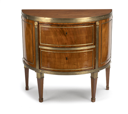 <b>Demi Lune Kommode</b>