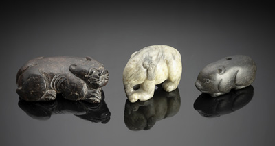 <b>Drei Jadeschnitzereien: Löwe, Schwein und Elefant</b>