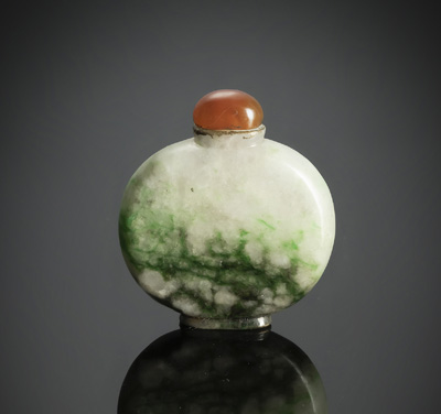 <b>Snuffbottle aus Jadeit mit Achat-Stopper</b>