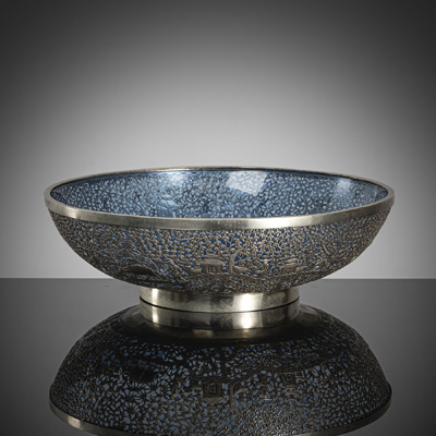 <b>Filigran gearbeitete Schale aus Silber mit blauem Glaseinsatz</b>