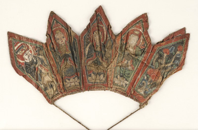 <b>Vier Yao-Zeremonialmasken und ein Ritualkranz</b>