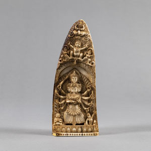 <b>A FINELY CARVED IVORY STELE DEPICTING VARIOUS DEITIES</b>