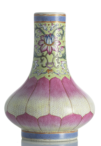 <b>A SMALL ‘’FAMILLE ROSE‘’ PORCELAIN BOTTLE VASE WITH LOTUS BLOSSOM DECORATION</b> <b>A SMALL ‘’FAMILLE ROSE‘’ PORCELAIN BOTTLE VASE WITH LOTUS BLOSSOM DECORATION</b>