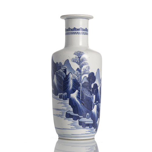<b>AN UNDERGLAZE BLUE ROULEAU VASE WITH A SEASCAPE, SCHOLARS AND FISHERMEN</b>