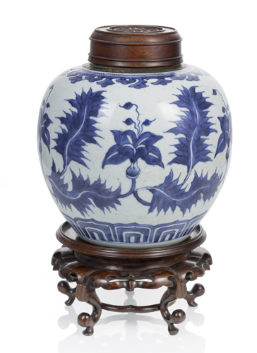 <b>AN UNDERGLAZE BLUE PORCELAIN JAR WITH DECORATION OF FLOWERS AND FOLIAGE ON A WOODEN STAND WITH COVER</b>
