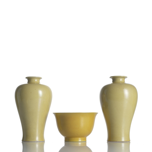 <b>A pair of Meiping vases with yellow glaze and a yellow-glazed porcelain bowl</b>