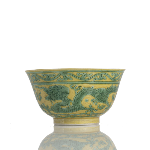 <b>A green and yellow dragon bowl</b> <b>A green and yellow dragon bowl</b>