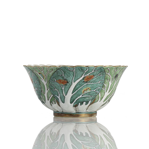<b>A SMALL PORCELAIN BOWL WITH MODELLED 'FAMILLE ROSE' CABBAGE RELIEF DECORATION</b> <b>A SMALL PORCELAIN BOWL WITH MODELLED 'FAMILLE ROSE' CABBAGE RELIEF DECORATION</b>
