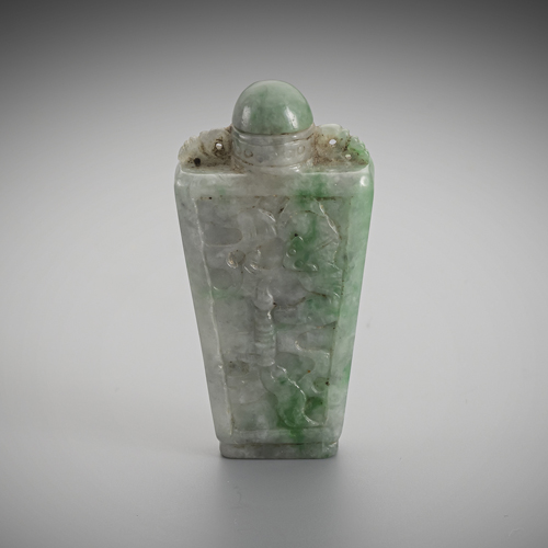 <b>A rectangular jadeite snuffbottle with bat and clouds</b> <b>A rectangular jadeite snuffbottle with bat and clouds</b>