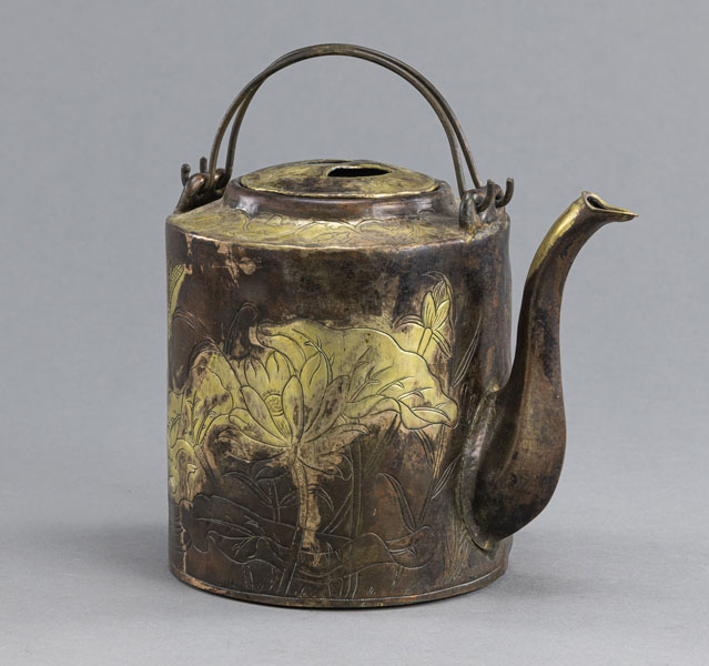<b>Weinkanne aus Kupfer mit partieller Vergoldung im  Stil der Kangxi-Periode</b>