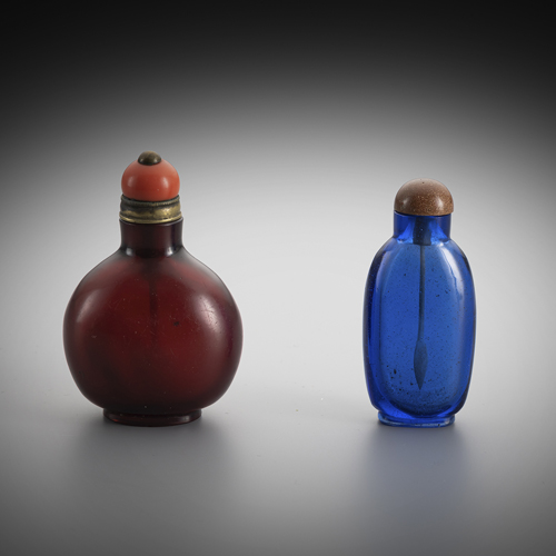 <b>Two snuff bottles made of transparent blue or red glass, elegantly shaped</b> <b>Two snuff bottles made of transparent blue or red glass, elegantly shaped</b>