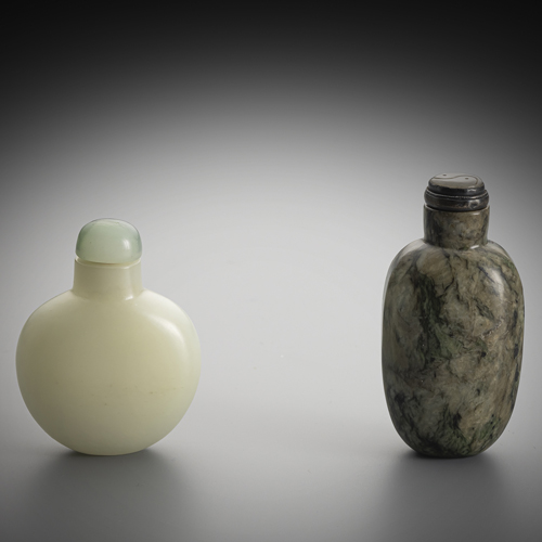 <b>Two snuff bottles made of jade, elegantly shaped</b> <b>Two snuff bottles made of jade, elegantly shaped</b>