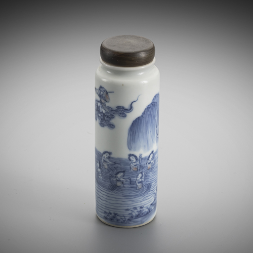 <b>Cylindrical porcelain snuff bottle with decoration of bathing women and a farmer in copper red and underglaze blue</b> <b>Cylindrical porcelain snuff bottle with decoration of bathing women and a farmer in copper red and underglaze blue</b>