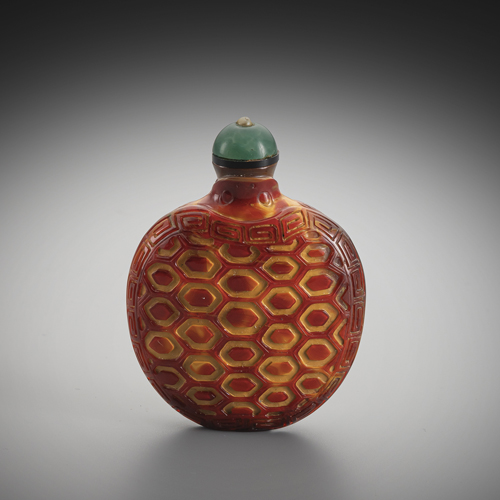 <b>A rare snuff bottle made from realgar glass in the shape of a turtle</b> <b>A rare snuff bottle made from realgar glass in the shape of a turtle</b>
