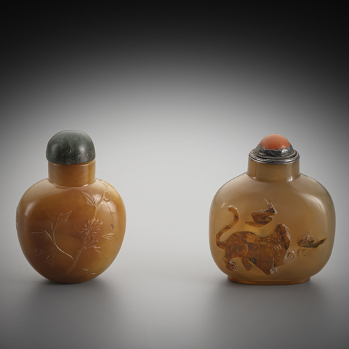 <b>Two snuffbottles made of agate and jade (?) with tiger and bats and a relief of flowering branches</b> <b>Two snuffbottles made of agate and jade (?) with tiger and bats and a relief of flowering branches</b>