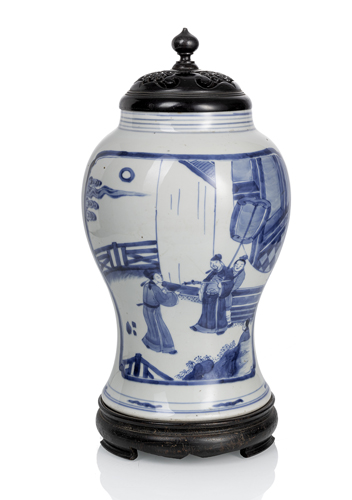 <b>An underglaze blue vase on a wooden stand and cover</b>