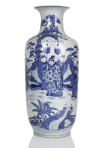 <b>A LARGE PORCELAIN VASE DECORATED IN UNDERGLAZE-BLUE WITH A SCENE FROM THE 