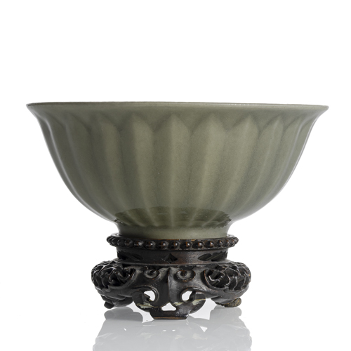 <b>A FINE CELADON BOWL WITH RIBBED WALLS IN LEAF SHAPE ON A CARVED  WOODEN STAND</b>