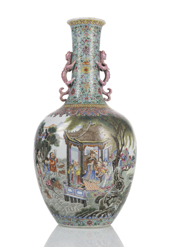 <b>A very fine 'Famille rose' porcelain vase with chilong handles</b> <b>A very fine 'Famille rose' porcelain vase with chilong handles</b>