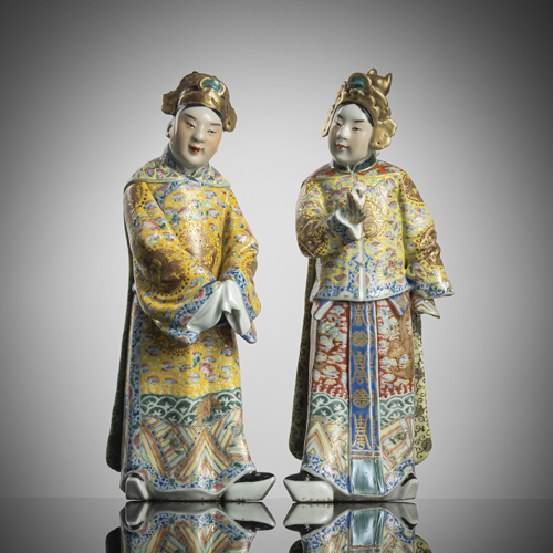 <b>A pair of fine polychrome painted figures of porcelain opera perfomers</b> <b>A pair of fine polychrome painted figures of porcelain opera perfomers</b>