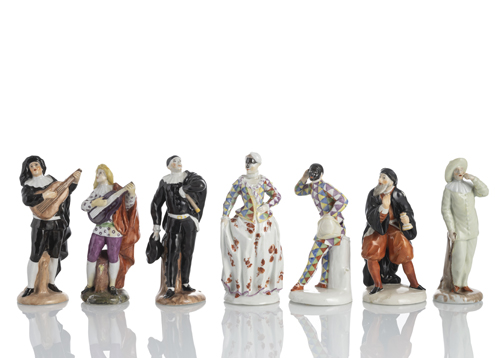 <b>Sieben Figuren aus einer Folge der Commedia dell’Arte</b>