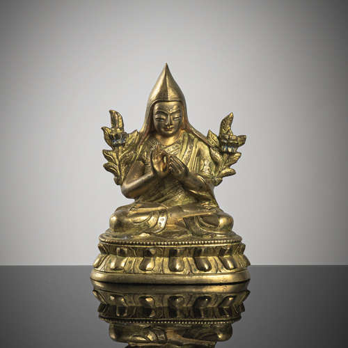 <b>A small gilt-bronze bronze of Tsongkhapa on a lotus</b>