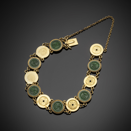 <b>A gold bracelet in the style of small cash coins with jade inlays</b>