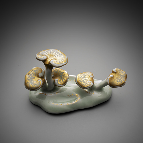 <b>Scholar's brush rest in form of lingzhi mushrooms</b>
