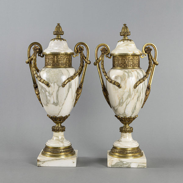 <b>A PAIR OF BRONZE MOUNTED WHITE MARBLE VASES AND COVERS</b>