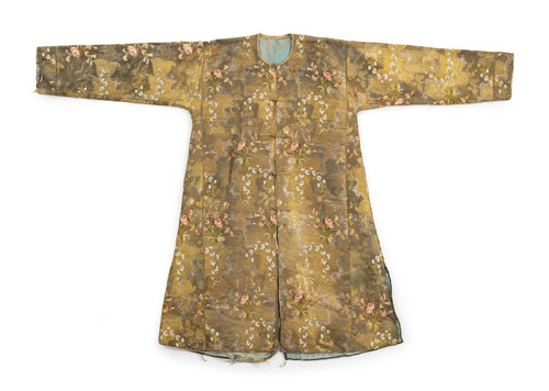 <b>An uusual overcoat made from western silk fabric with a floral pattern</b> <b>An uusual overcoat made from western silk fabric with a floral pattern</b>
