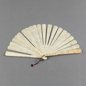 <b>A FILIGREE WORKED IVORY FAN WITH FLORAL AND FIGURAL SCENES</b>