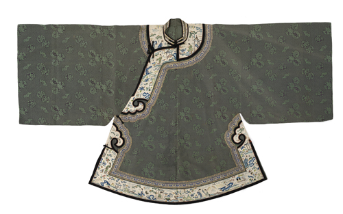 <b>A WOMEN'S SILK DAMASK ROBE WITH EMBROIDERED TRIMS</b>