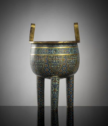 <b>A fine cloisonné vessel in shape of the food vessel 'ding'</b>