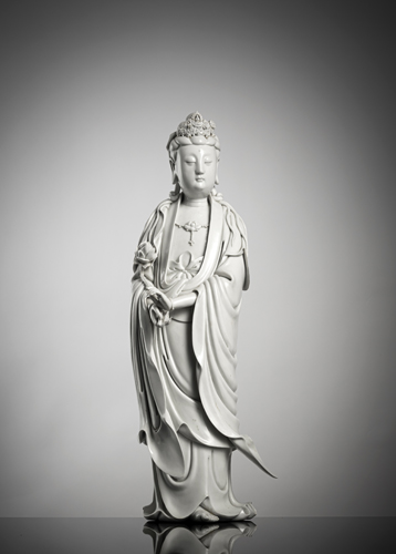<b>A fine Dehua model of standing Guanyin</b>