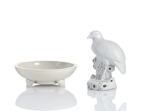 <b>A Dehua porcelain quail and an incense burner</b>