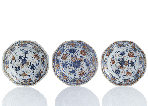 <b>Six octagonal export porcelain plates decorated in Imari style</b>